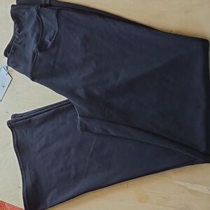 A16 NWT Halara Black High-Waisted Flare Yoga Leggings Back Pockets Slim Multiple